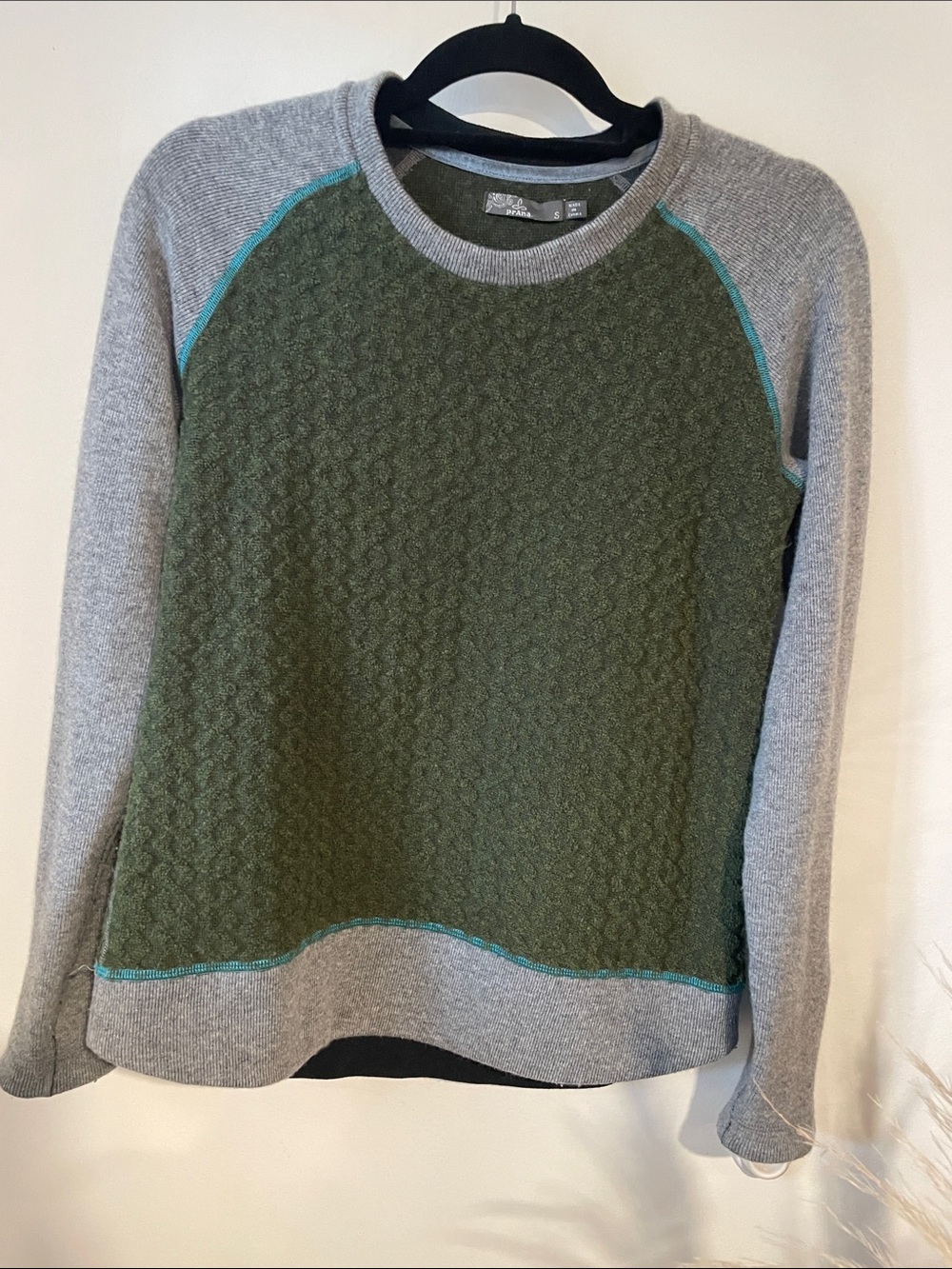 prAna Two-Tone Olive & Gray Crew Sweater Sz S B139 - Picture 3 of 5